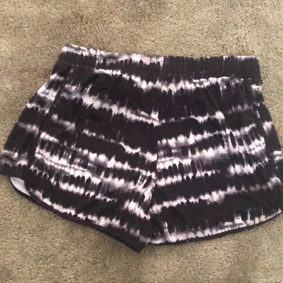 So Active tie-dye shorts - Picture 2 of 4